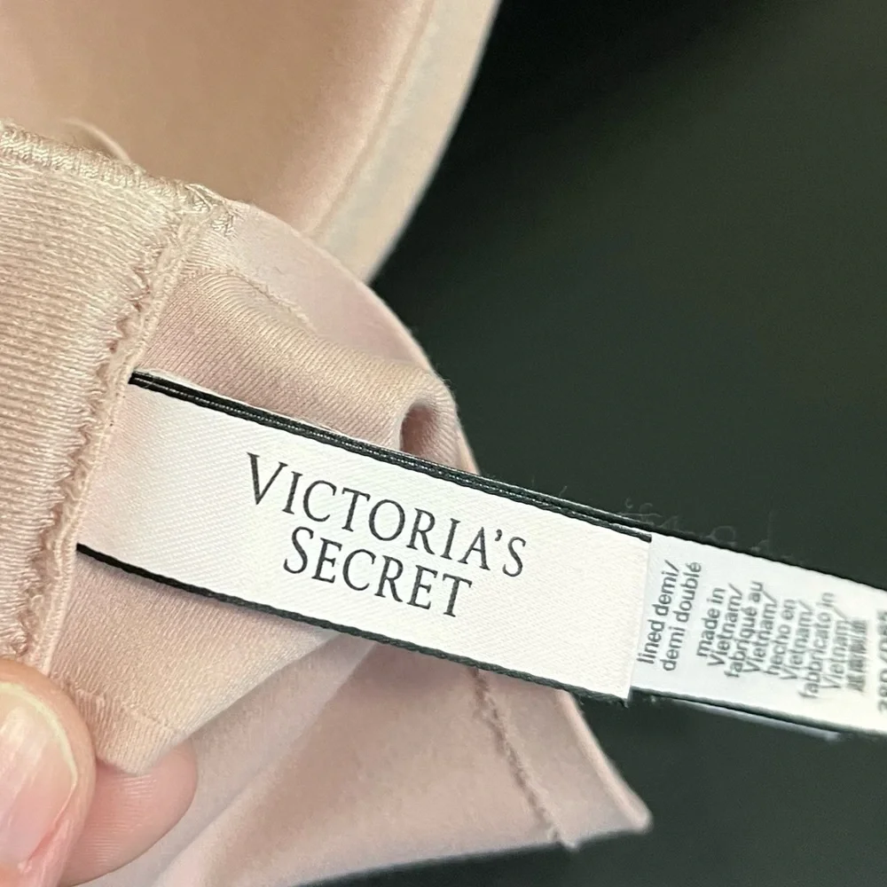 Incredible by Victoria’s Secret Lined Demi Bra - Picture 8 of 11